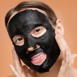 7 trin til at fjerne hudorme med Black mask ansigtsmaske - Perfect-Body.dk